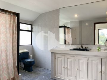 CASA DE LUJO DE VENTA EN CUMBAYA
