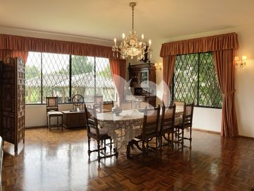 CASA DE LUJO DE VENTA EN CUMBAYA
