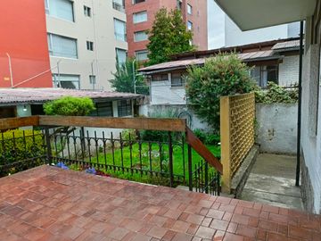 TERRENO DE VENTA CON CASA  SECTOR LA CAROLINA  PARA CONSTRUCTORES