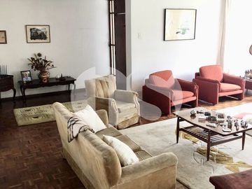 TERRENO DE VENTA CON CASA  SECTOR LA CAROLINA  PARA CONSTRUCTORES