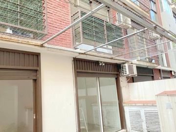 MUY LUMINOSO DOS AMBIENTES CON PATIO EN EXCELENTE ZONA