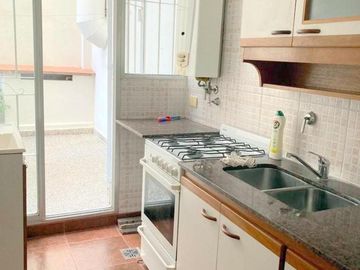 MUY LUMINOSO DOS AMBIENTES CON PATIO EN EXCELENTE ZONA