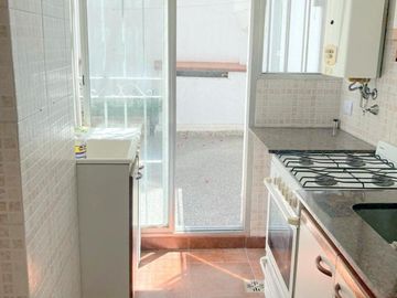 MUY LUMINOSO DOS AMBIENTES CON PATIO EN EXCELENTE ZONA