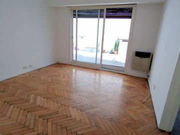MUY LUMINOSO DOS AMBIENTES CON PATIO EN EXCELENTE ZONA