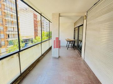Departamento en Venta de 4 Dormitorios con Cochera, Bº Centro