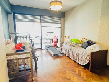 Departamento en Venta de 4 Dormitorios con Cochera, Bº Centro