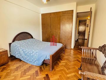 Departamento en Venta de 4 Dormitorios con Cochera, Bº Centro