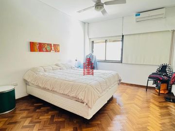 Departamento en Venta de 4 Dormitorios con Cochera, Bº Centro