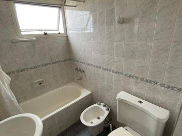 VENDO DEPARTAMENTO  3 AMBIENTES AL FRENTE EXCELENTE ESTADO, VISTA PANORAMICA