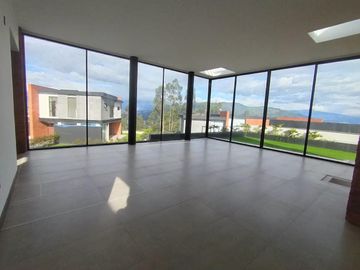 Casa de 3 habitaciones con vista y jardín de 241m2