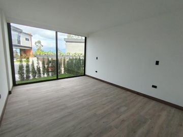 Casa de 3 habitaciones con vista y jardín de 241m2
