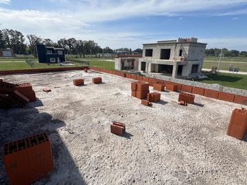 IMPONENTE Casa a Terminar a la venta en Cañuelas