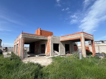 IMPONENTE Casa a Terminar a la venta en Cañuelas