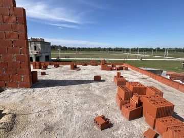 IMPONENTE Casa a Terminar a la venta en Cañuelas