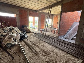 IMPONENTE Casa a Terminar a la venta en Cañuelas