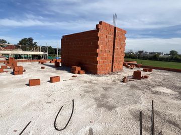 IMPONENTE Casa a Terminar a la venta en Cañuelas