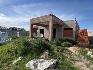 IMPONENTE Casa a Terminar a la venta en Cañuelas