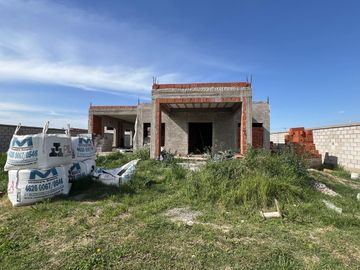 IMPONENTE Casa a Terminar a la venta en Cañuelas
