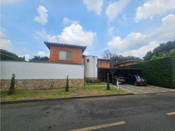 Casa en venta barrio Alfaguara sector Las Mercedes Jamundi