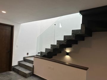 VENTA DE CASA LA ANTIGUA CEMENTERA CUATRO RECAMARAS CON BAÑO COMPLETO CADA UNA