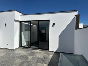 VENTA DE CASA LA ANTIGUA CEMENTERA CUATRO RECAMARAS CON BAÑO COMPLETO CADA UNA
