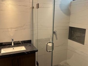 VENTA DE CASA LA ANTIGUA CEMENTERA CUATRO RECAMARAS CON BAÑO COMPLETO CADA UNA