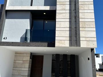 VENTA DE CASA LA ANTIGUA CEMENTERA CUATRO RECAMARAS CON BAÑO COMPLETO CADA UNA