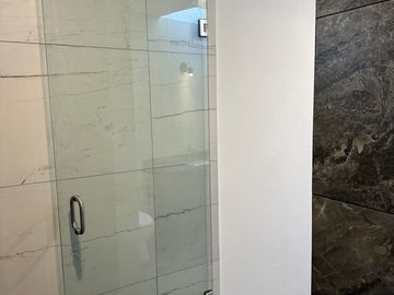 VENTA DE CASA LA ANTIGUA CEMENTERA CUATRO RECAMARAS CON BAÑO COMPLETO CADA UNA