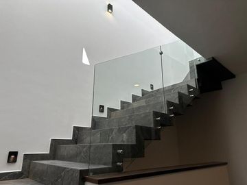 VENTA DE CASA LA ANTIGUA CEMENTERA CUATRO RECAMARAS CON BAÑO COMPLETO CADA UNA