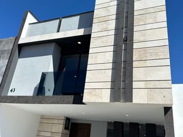 VENTA DE CASA LA ANTIGUA CEMENTERA CUATRO RECAMARAS CON BAÑO COMPLETO CADA UNA
