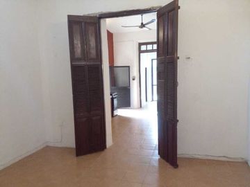 Casa con 4 departamentos a una cuadra del Parque La Plancha