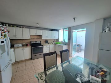 CASA DE VENTA EN URBANIZACIÓN SAN JOSÉ DEL VALLE