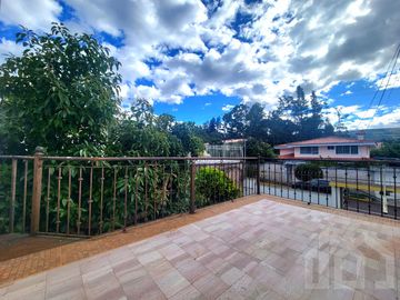 CASA DE VENTA EN URBANIZACIÓN SAN JOSÉ DEL VALLE