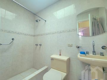 CASA DE VENTA EN URBANIZACIÓN SAN JOSÉ DEL VALLE