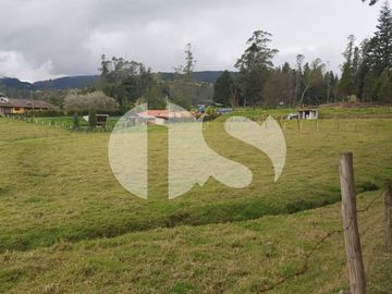 TERRENO EN VENTA SECTOR EL PORTETE, CUENCA
