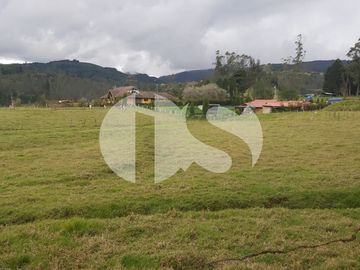 TERRENO EN VENTA SECTOR EL PORTETE, CUENCA