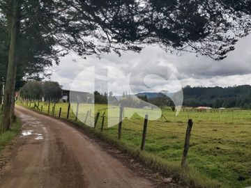 TERRENO EN VENTA SECTOR EL PORTETE, CUENCA
