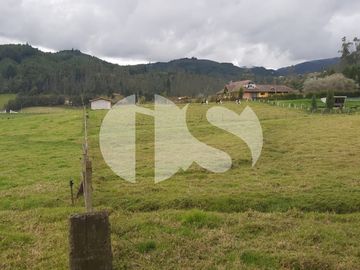 TERRENO EN VENTA SECTOR EL PORTETE, CUENCA