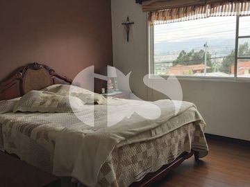 DEPARTAMENTO DÚPLEX EN VENTA SECTOR LOS CEREZOS, CUENCA