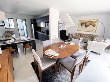 Casas en venta en Parque Santorini, Lomas de Angelópolis. Prototipo de 3 niveles