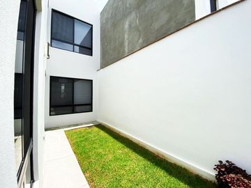 Casas en venta en Parque Santorini, Lomas de Angelópolis. Prototipo de 3 niveles