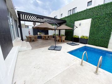 Casas en venta en Parque Santorini, Lomas de Angelópolis. Prototipo de 3 niveles