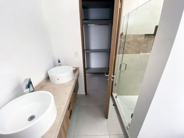 Casas en venta en Parque Santorini, Lomas de Angelópolis. Prototipo de 3 niveles