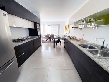 Casas en venta en Parque Santorini, Lomas de Angelópolis. Prototipo de 3 niveles