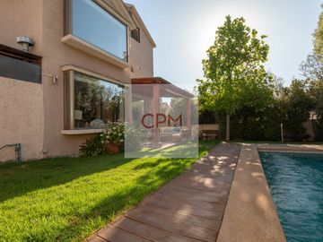Casa en venta en LA REINA