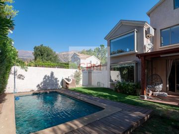 Casa en venta en LA REINA