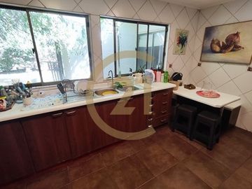 VENTA GRAN TERRENO CON 2 CASAS Y 2 LOFT CHICUREO