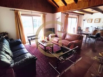 VENTA GRAN TERRENO CON 2 CASAS Y 2 LOFT CHICUREO