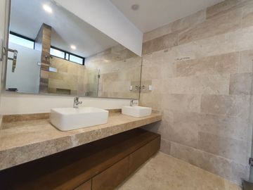 Casa en venta privada San Angel 2 con recamara en planta baja