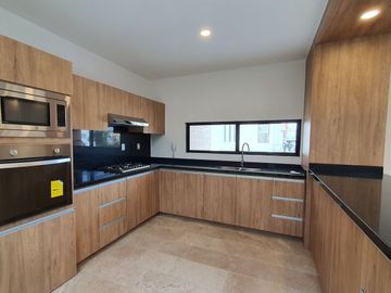 Casa en venta privada San Angel 2 con recamara en planta baja